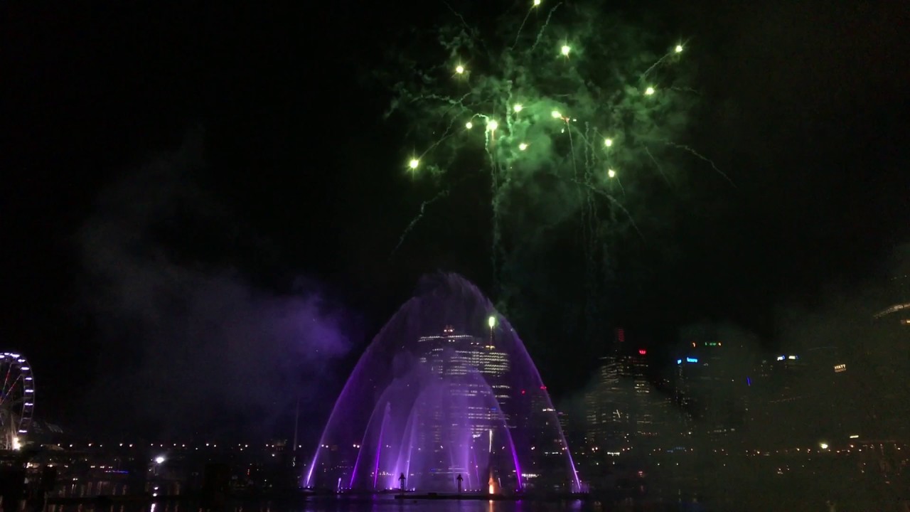 Vivid Sydney 2017 Magicians of the Mist + Fireworks - 26 May