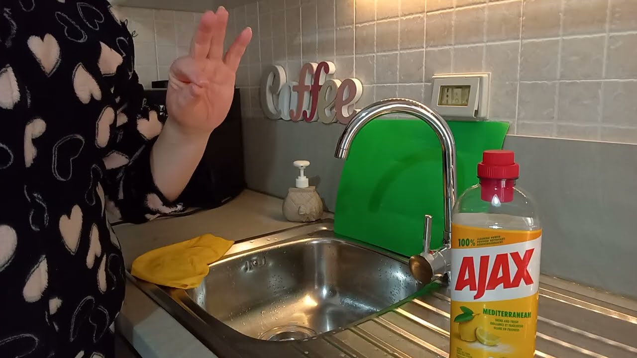 QUESTO AJAX AL LIMONE È UNO SPETTACOLO, SGRASSA E PROFUMA TUTTA LA CASA 