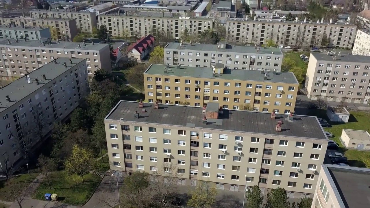 Egy k&ouml;r T&oacute;v&aacute;ros felett