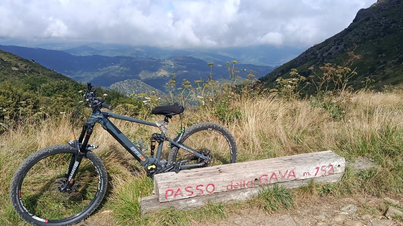 Ven 6/9/2025. Discesa lungo rinnovata strada passo della Gava di Arenzano.