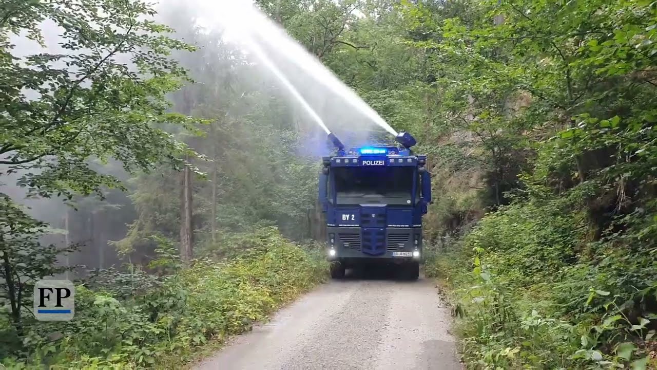 Waldbrand in der Sächsischen Schweiz: Mit dem Wasserwerfer gegen das Feuer