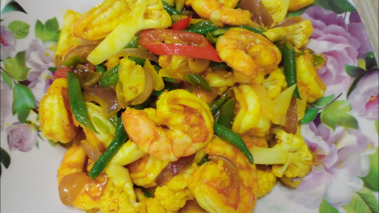 Udang goreng kunyit telur masin - ratah je pun sedap👌👌👌