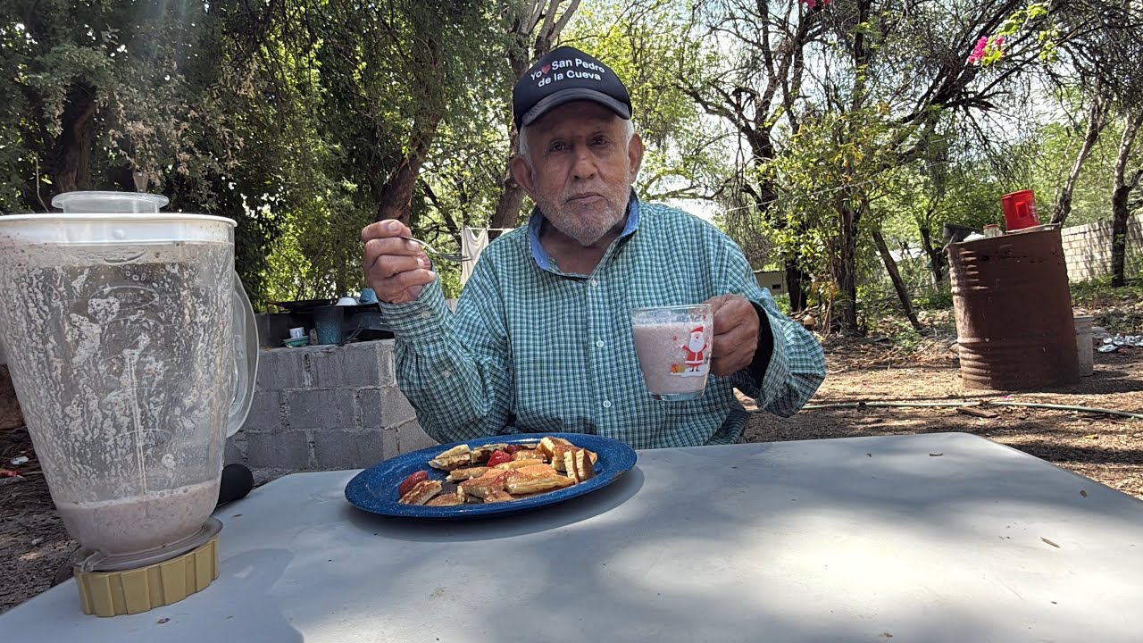 Don Benny le hace una piñata a Faviola - le hago desayuno hot Cakes y licuado de fresa recibe apoyo