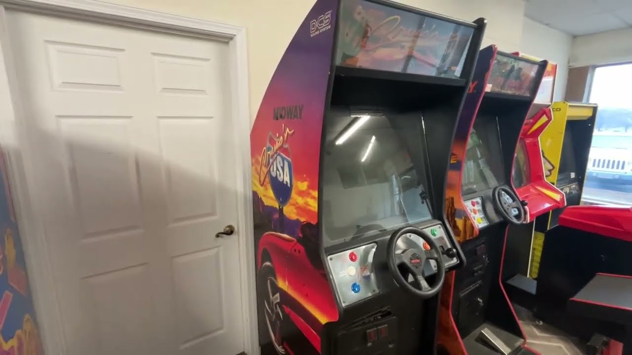 Midway&rsquo;s Cruisn USA Upright Arcade Game in Beautiful original condition !