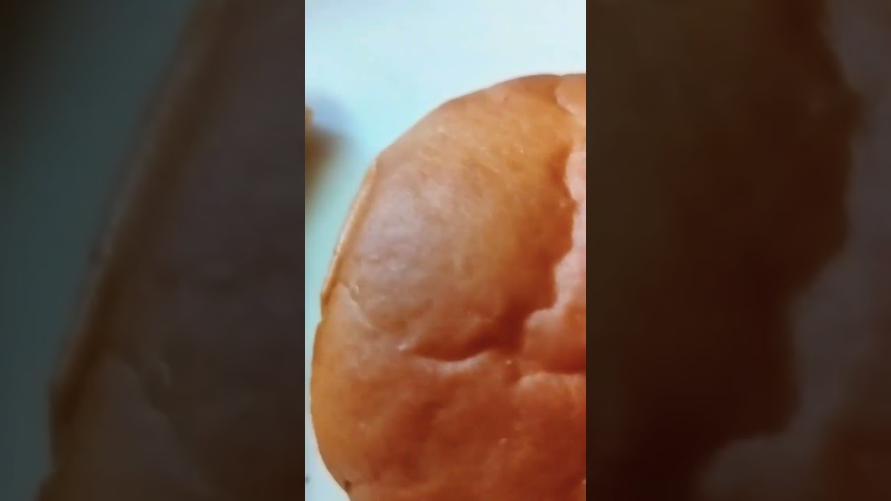 Tasty Snacks 🤤😀😘 Burger and Puff (both are Veg😀😀) #burger #puff #ekcupchaa #cookingshorts #vegsnacks