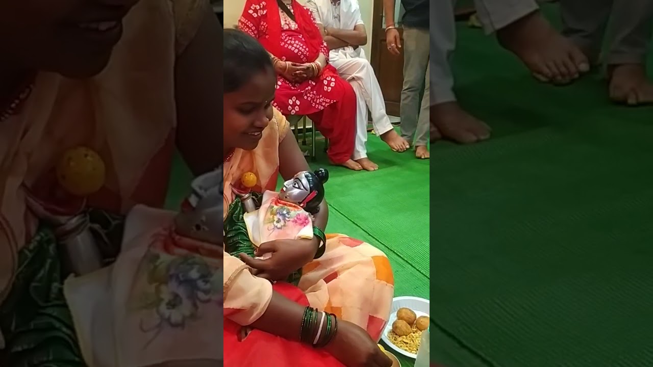 हमारी डोंगरगढ़ में लड्डू गोपाल जूस और दूध पी रहे हैं आप भी दर्शन करिए🙏❤️🚩