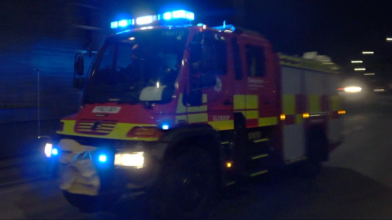 Glossop On-call 4X4 Unimog Fire Engine Responding To Wild Fire - Derbyshire Fire & Rescue Service