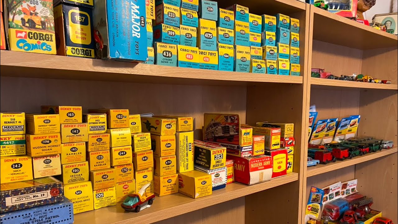 VINTAGE TOY DEALER - BEHIND THE SCENES BUYING A DINKY TOYS COLLECTION
