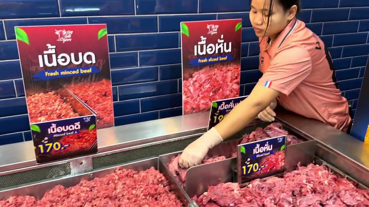 ”ซินเจียอยู่อี๋ซินนี้ฮวดไช้“ตลาดค้าหมูสดไก่สดเนื้อสดตลาดไทยินต้อนรับเทศกาลตรุสจีนขอให้เฮงเฮงรวยรวยๆๆ