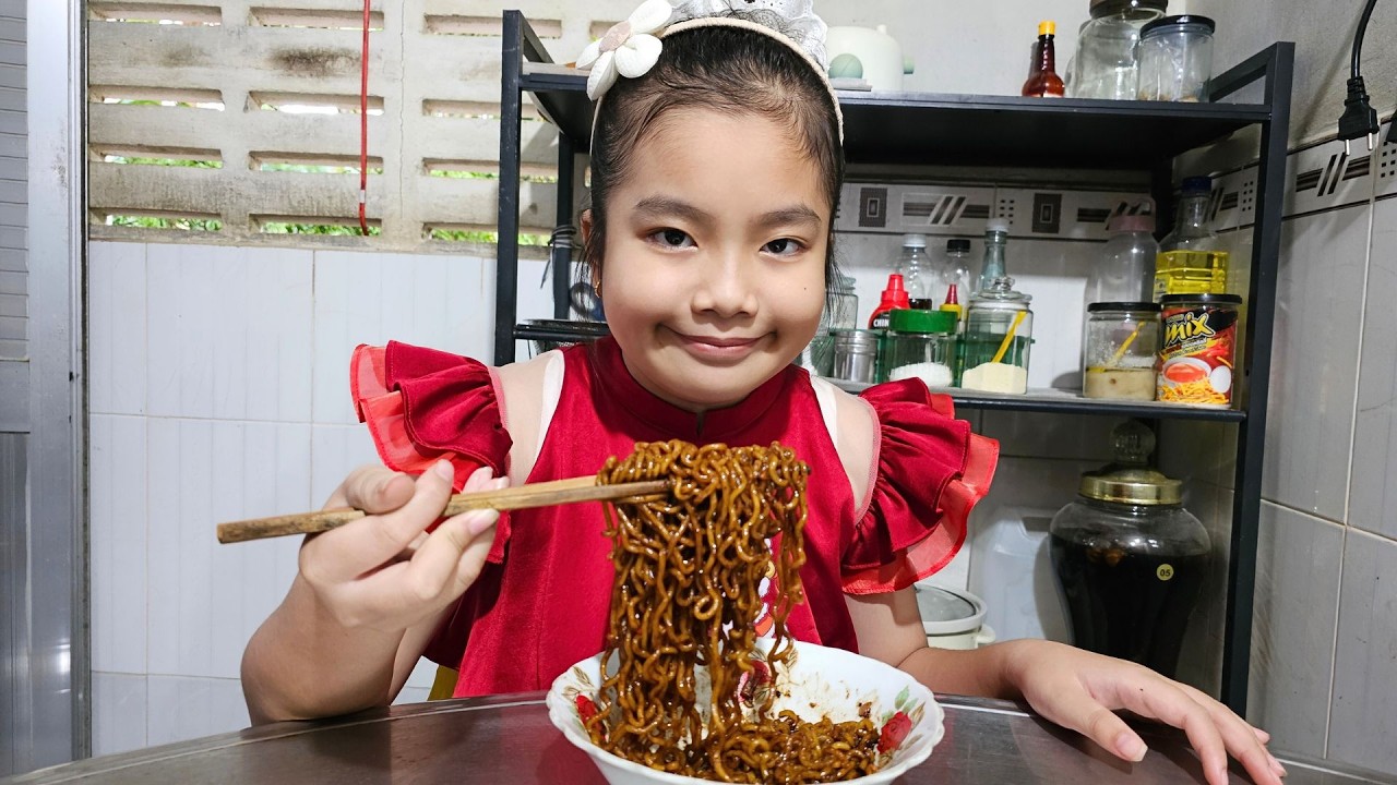 🍜🍪 Muội đi tìm bánh men, mì tôm 💖 Xí Mụi Food 1595