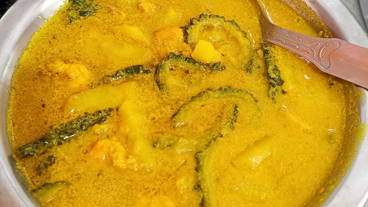 প্রথম পাতে গরম ভাতে যেন অমৃত।এই উচ্ছের ঝোল।বাচ্ছা থেকে বুড়ো সববাই আঙুল চেটে পুটে খাবে।korola sabji.