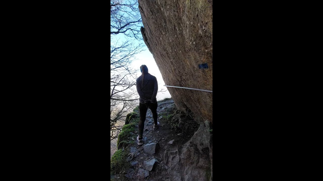 cuffed on the rocky path / in Handschellen auf dem Felsenpfad - Col de la Schlucht, Elsass