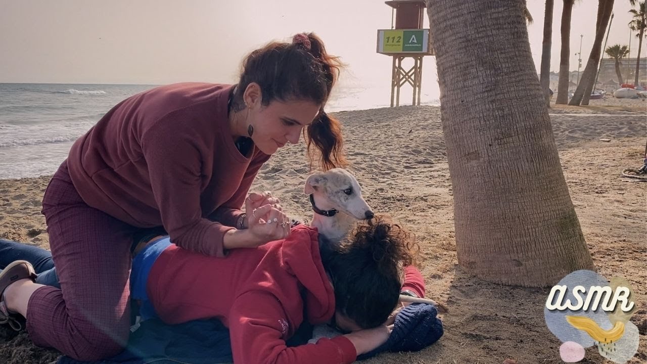 COSQUILLAS y masaje en la PLAYA│ ASMR con mis amigas 🌊