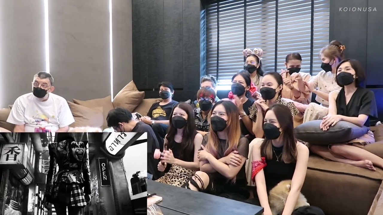LISA FAMILY REACTION 'LALISA' M/V Lisa's Mom Crying 🥺