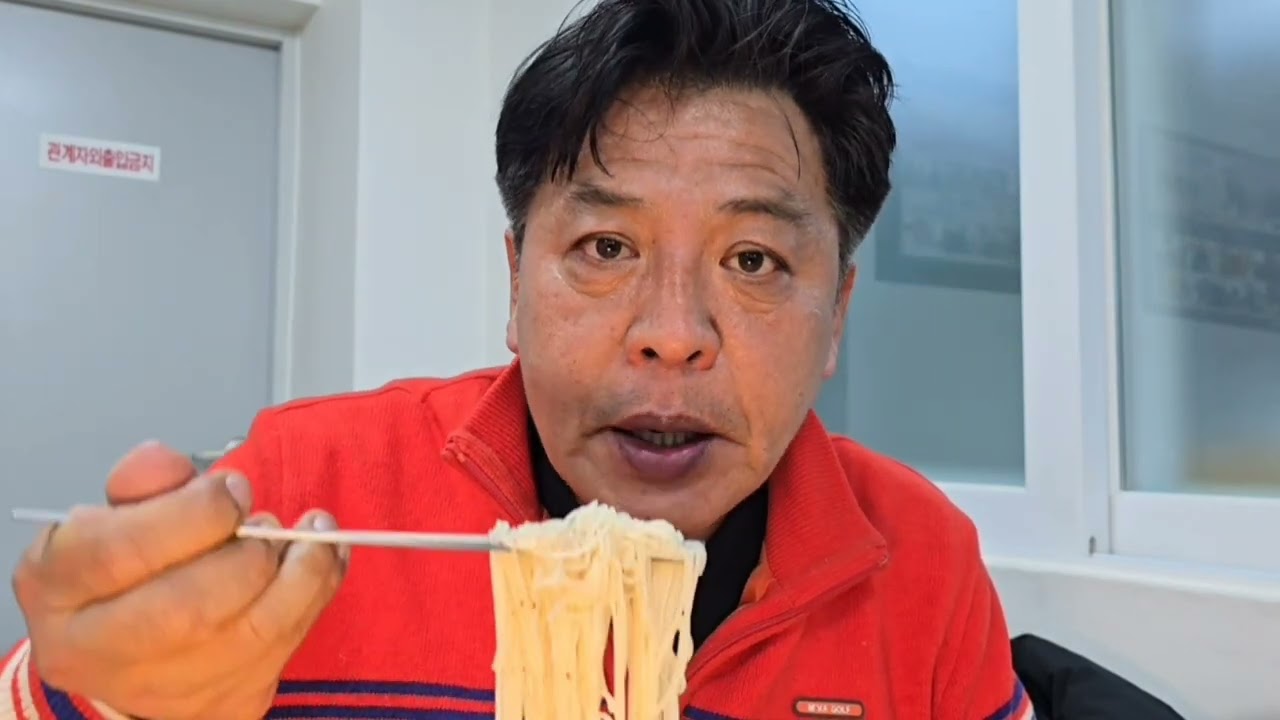 71년 동안 오직 국수 하나만 고집해온 집할머니의 손맛을 그대로 이어온 3대 노포세월이 흘러도 변하지 않는 따뜻한 한 그릇을 만나봅니다