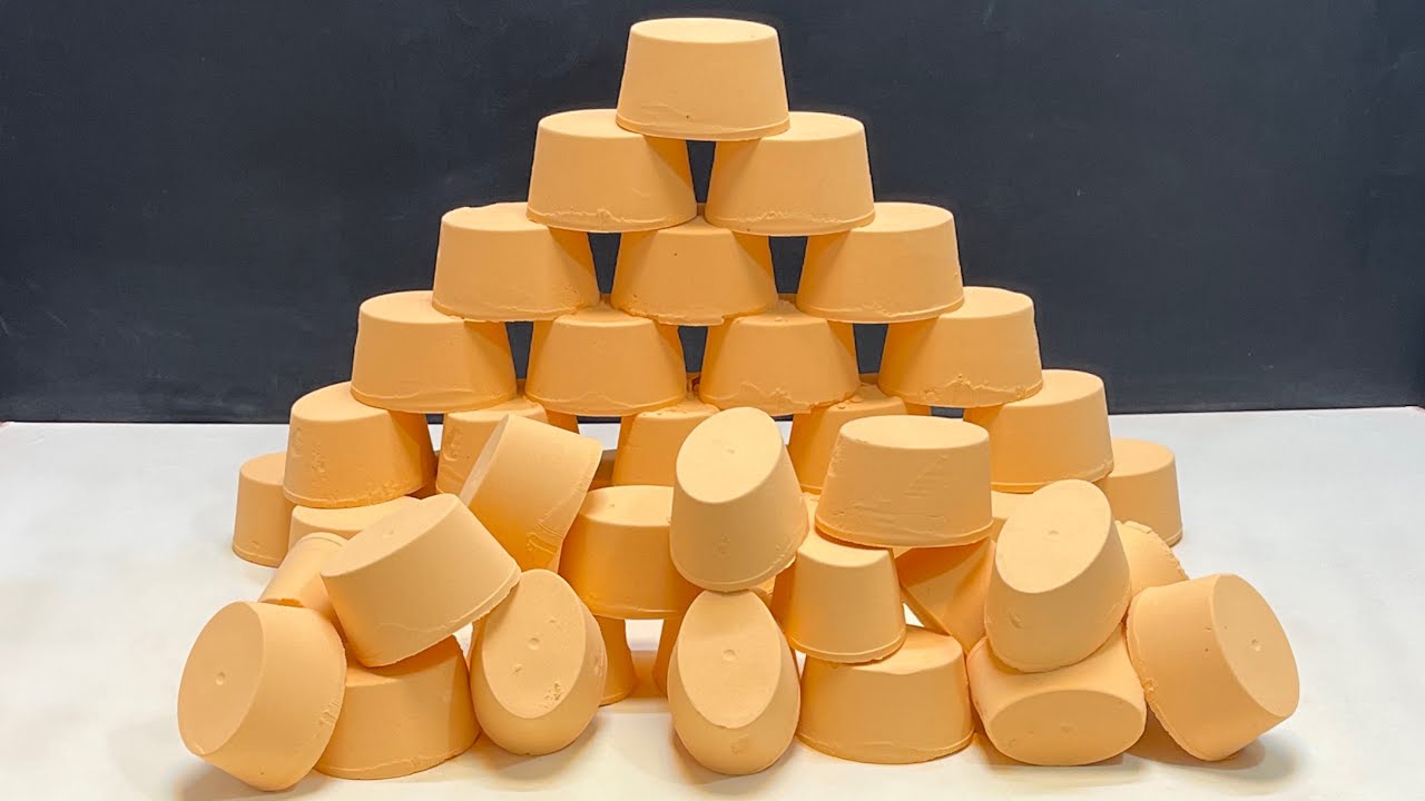 Crumpling 45 ovals made of baking soda