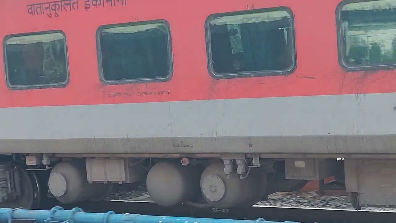 20902 Mumbai Central Vande Bharat Express & 12471 Swaraj SF Express at BRC