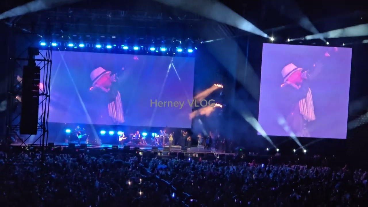 Aurora - Juanes ft Crudo means raw concierto Medellin 2025