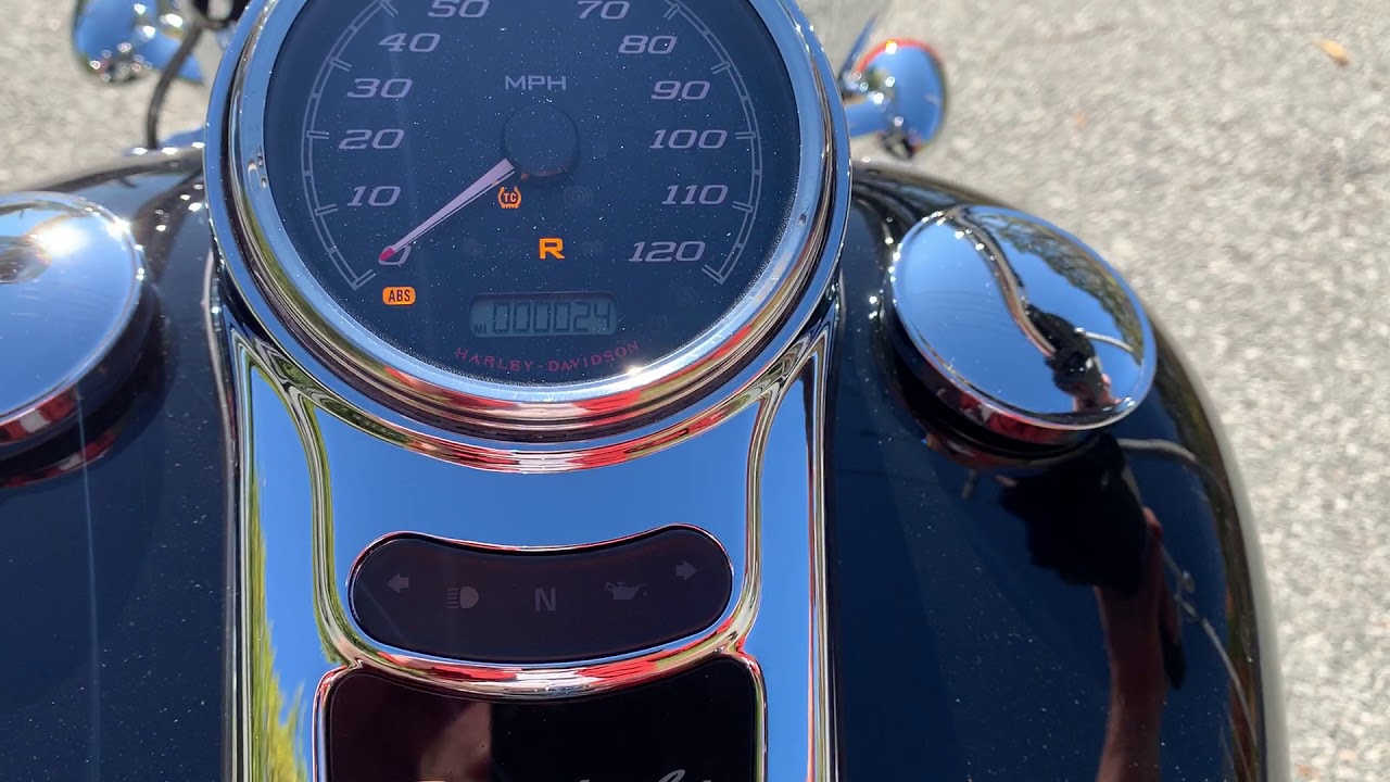 Operating Reverse on a 2020 Harley-Davidson Tri-Glide or Freewheeler.