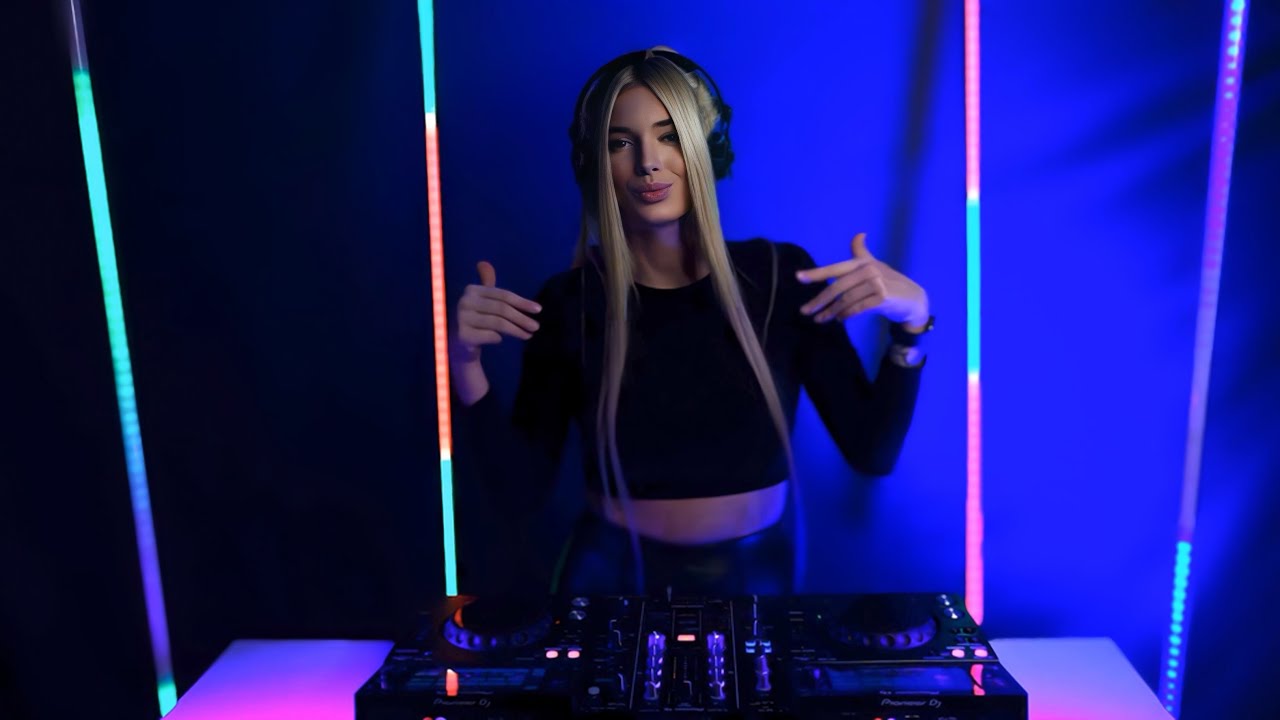 DELUNA - TECHNO MIX | LIVE 4K