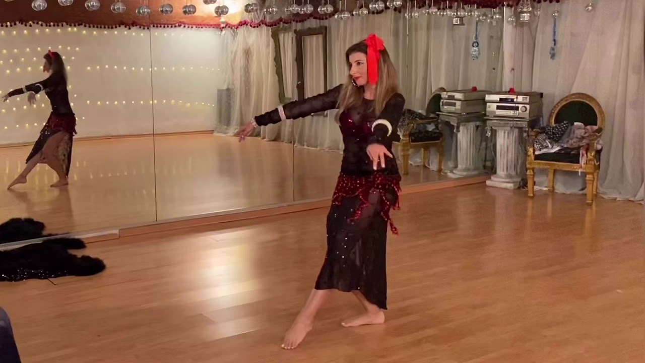 Agibni Kulak Yarden belly dancer
