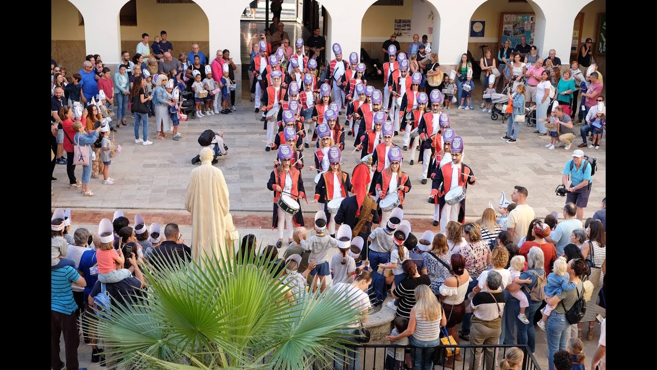 LES FESTES DE GANDIA ARRIBEN A L'ESCOLA PIA AMB LA BANDA DEL TIO DE LA PORRA!