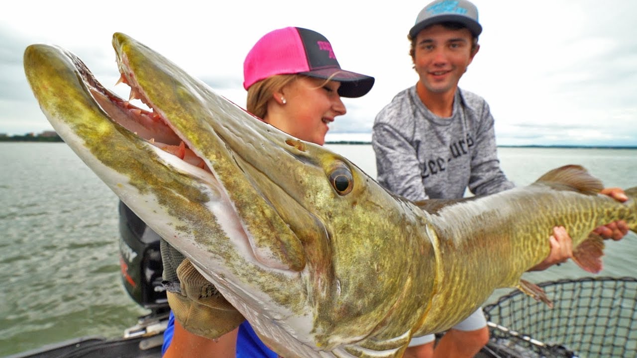 GREATEST MUSKY FISHING DAY EVER!!! - 12 MUSKIES IN ONE DAY!! EPIC TOPWATER!!