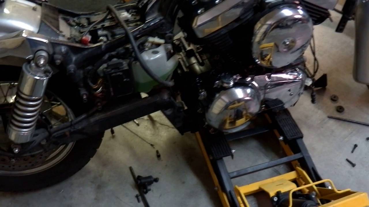 Kawasaki Vulcan 1500 engine install part 1