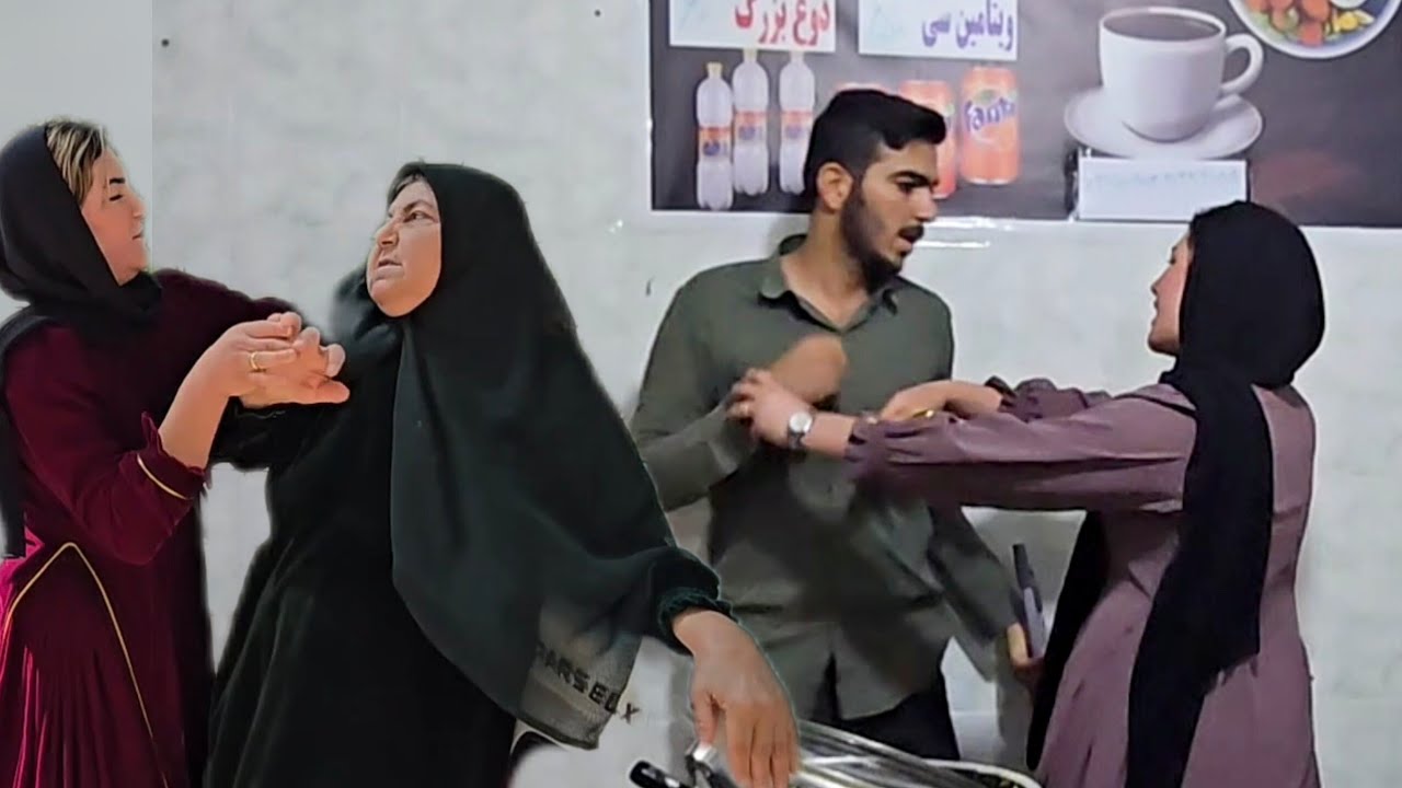 Reza escapes from the suspicious people who are chasing his.
