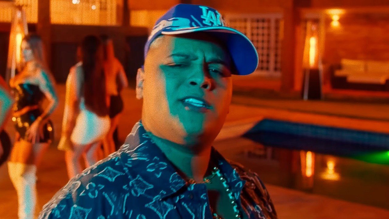 SOLTEIRO EU ME DEITO, SOZINHO EU LEVANTO - MC Ryan SP, MC Jacar&eacute;, Traplaudo e MC Kitinho (Web Clipe)