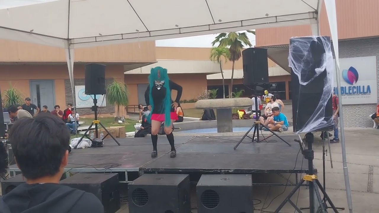 Cosplay Miku #horrorcon