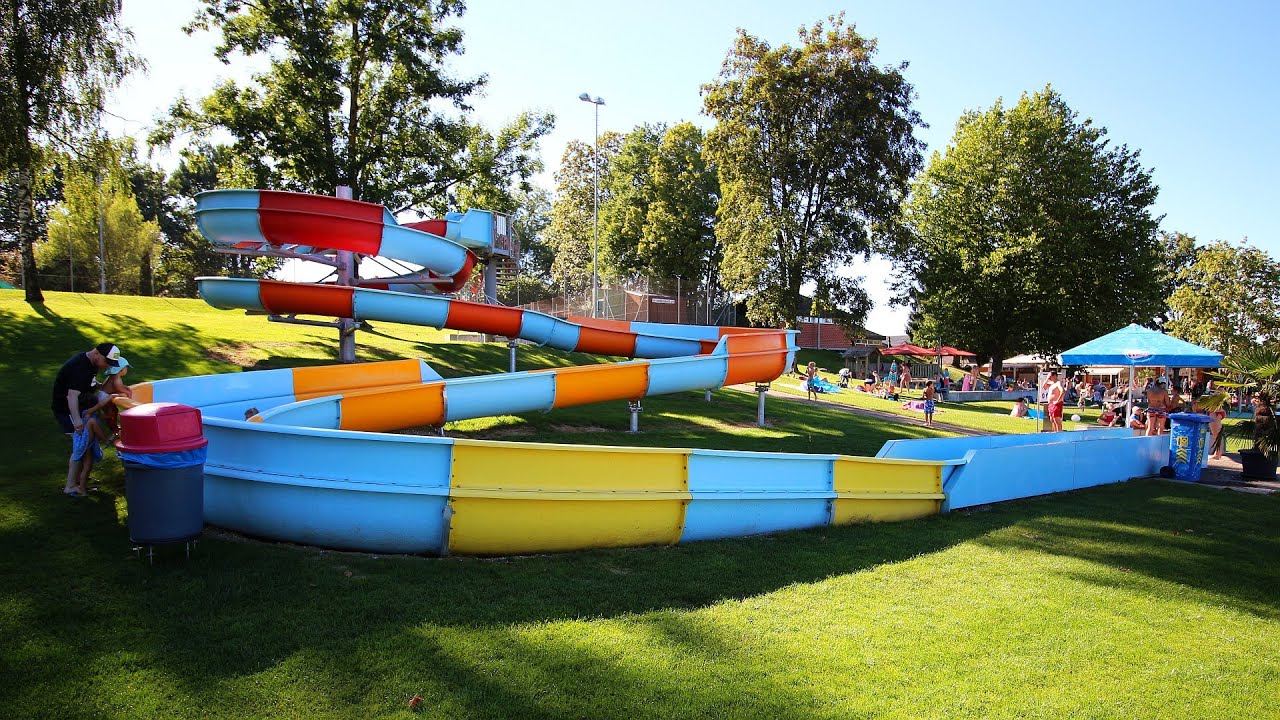 offene Riesenrutsche :: bunte Freibad-Rutsche | Schwimmbad Riedern Uetendorf