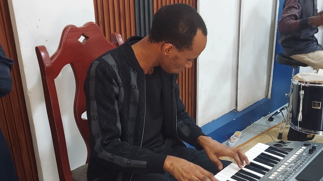 NINAKUSIFU WEWE NI MWEMA | PRAISE AND WORSHIP ZAIDI YA WASHINDI 