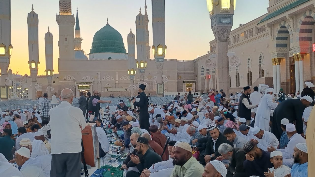 Masjid nabbi sareef me roza iftar ki New video. Magrib ki azaan #youtube #video #viral 🤲🕋💯