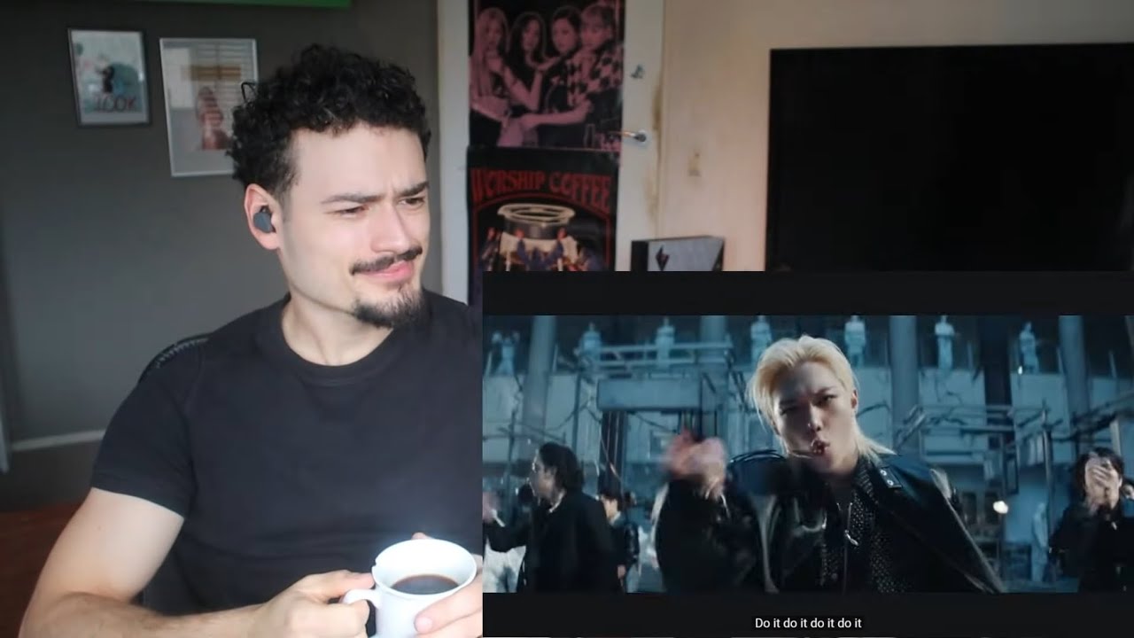 MORE STRAY KIDS!! 'DO IT' & 'DIVINE' MV'S REACTION
