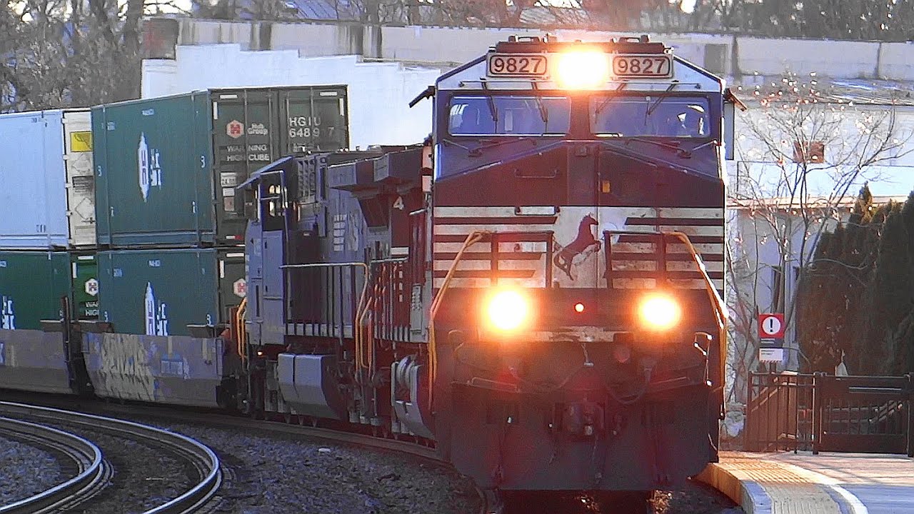 A Norfolk Southern Double Stack Intermodal Train @ Culpeper