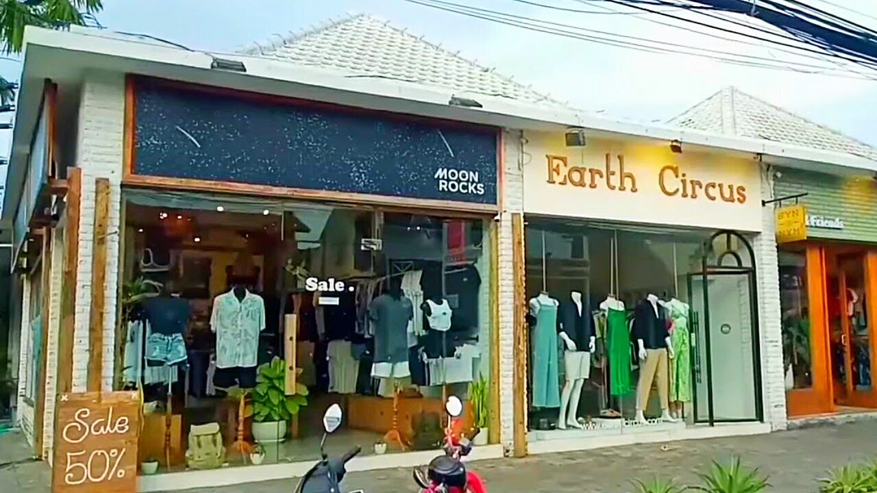 Walking tour through the Canggu village streets