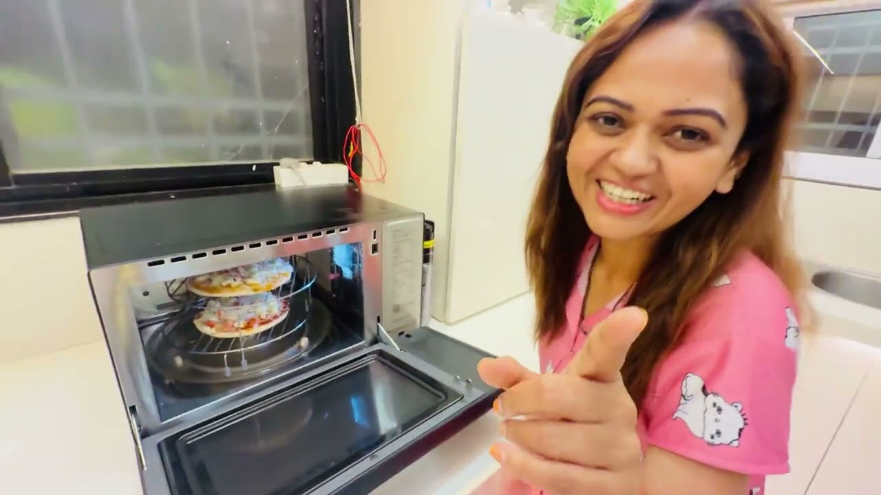Ghar hi banaya Dominos Pizza 🥰 Bindass Kavya Mummy