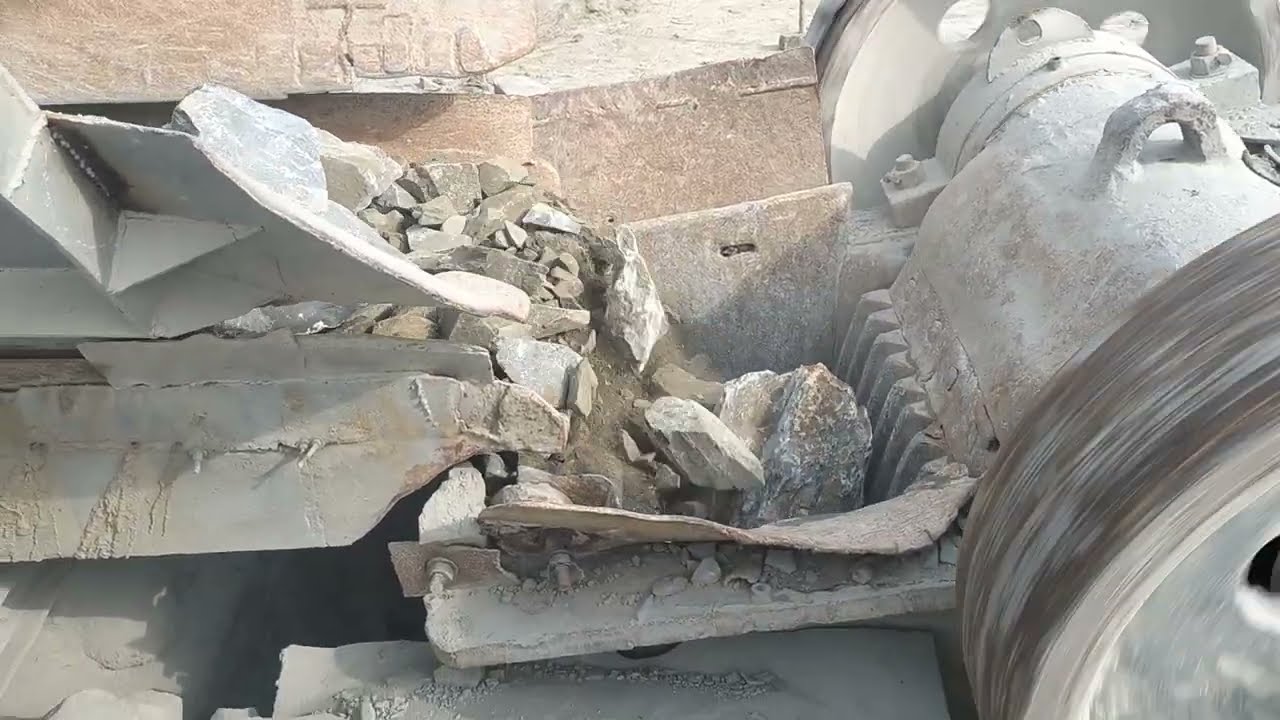 Watching a Jaw Crusher Destroy Massive Rocks Is Insanely Satisfying