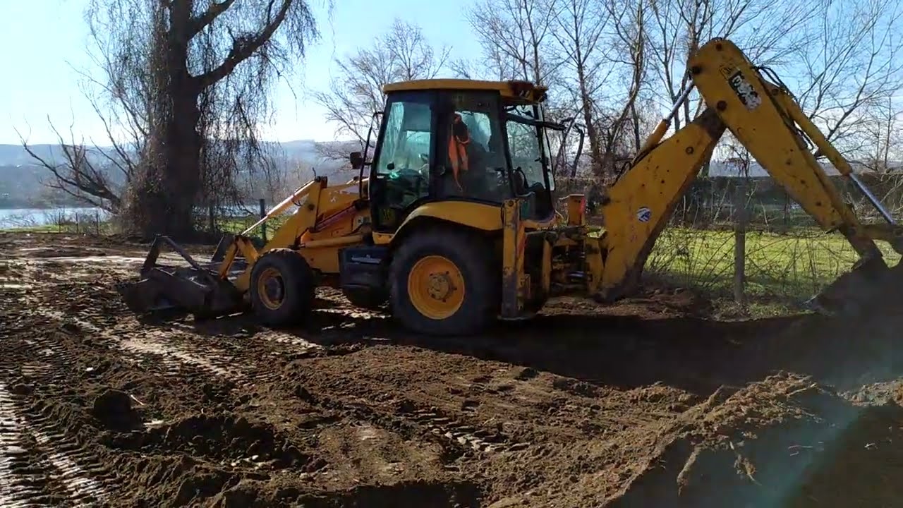 Nasipanje i planiranje 062 830 8390, nasipanje dvorišta, placa, terena crnom zemljom i tucanikom