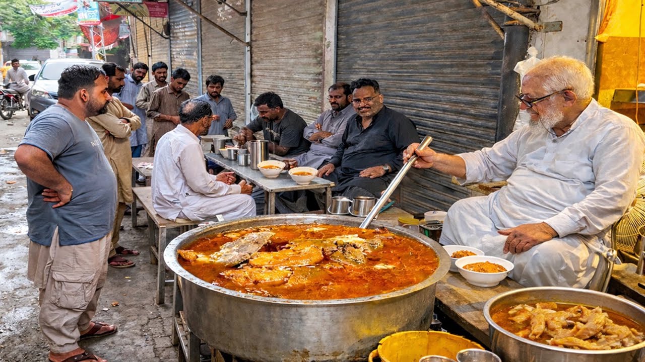 Legendary 50-Year-Old Breakfast! BEST MUTTON PAYE | PAKISTANI SIRI PAYE - LAHORE STREET FOOD