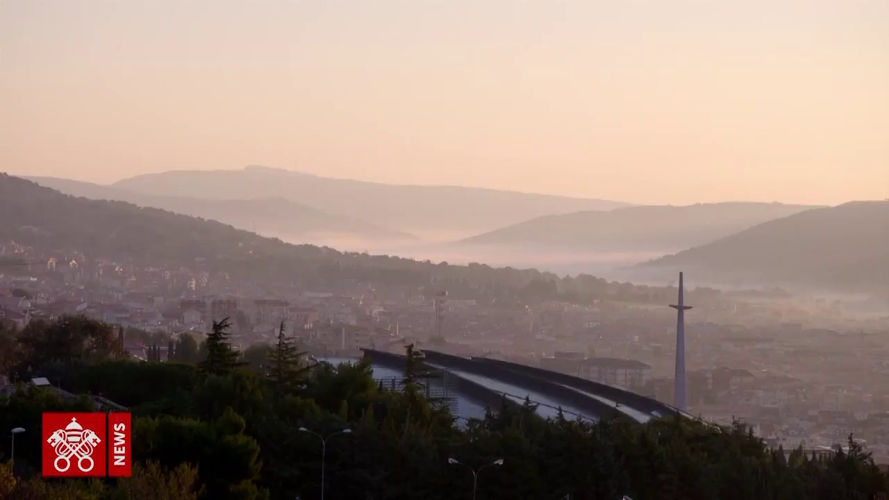 Video con Papa Francesco sulla tomba di San Pio da Pietrelcina