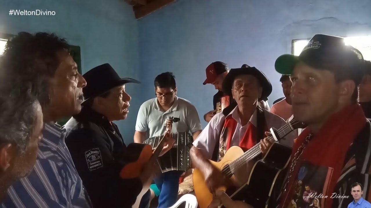 Andre e Andrade na Folia de Reis de Itaguari - Ritmo Folia Mineira sendo embaixada por Helio Mendes