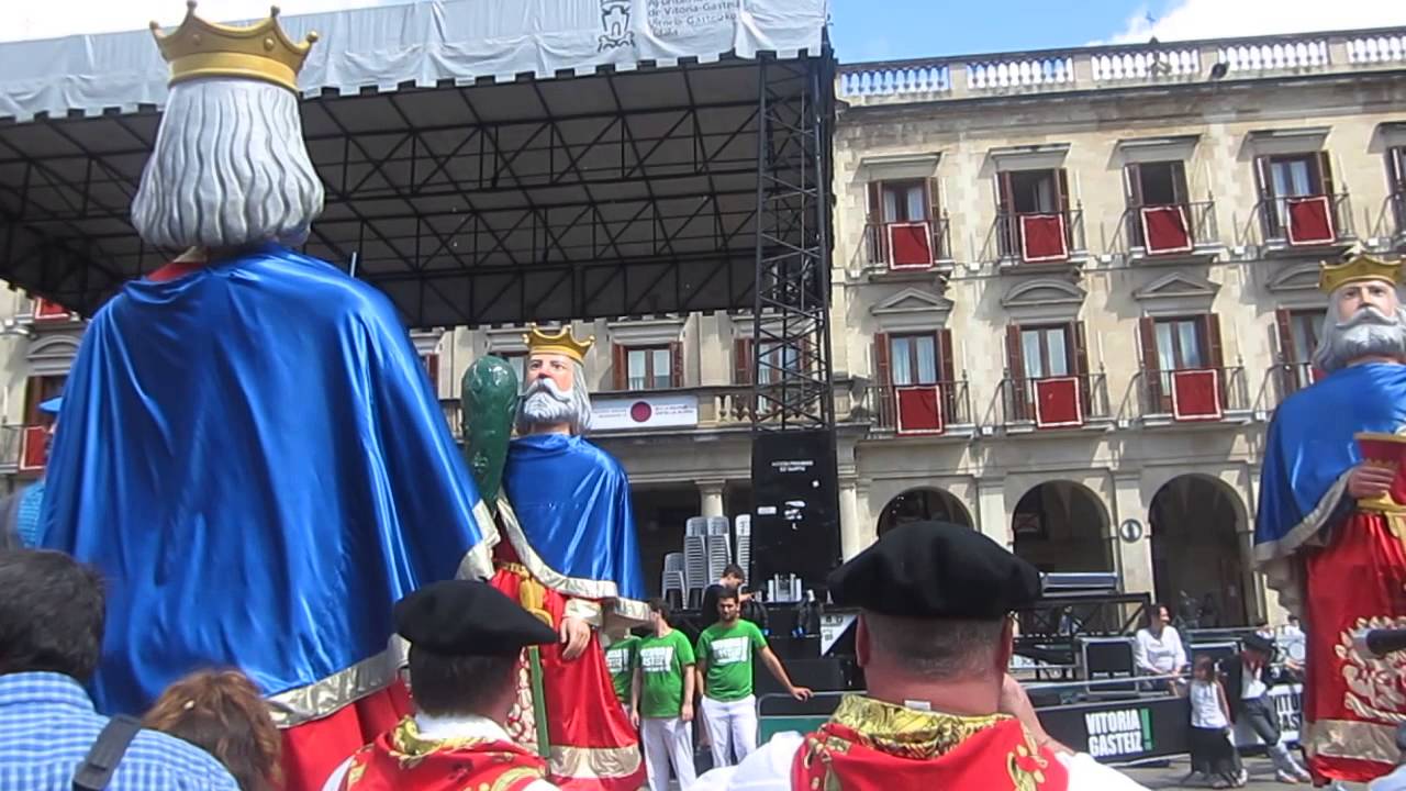 Gigantes de Vitoria en fiestas de la Virgen Blanca 2013