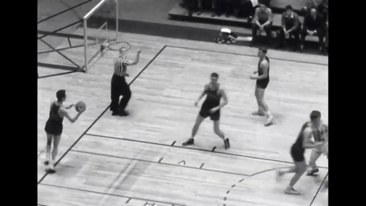 Red Holzman's tough putback against Fort Wayne Pistons (March 22, 1953)