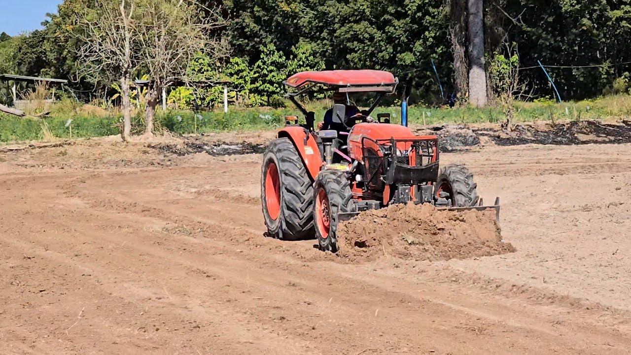 พาชมการไล่ระดับหน้าดินเตรียมเก็บงานของเจ้าKubota M8808