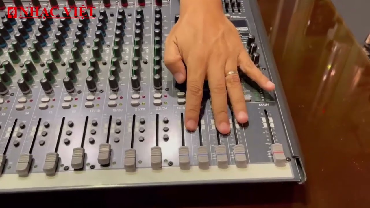 Xả gi&aacute; MIXER đa năng ALTO LIVE 2404
