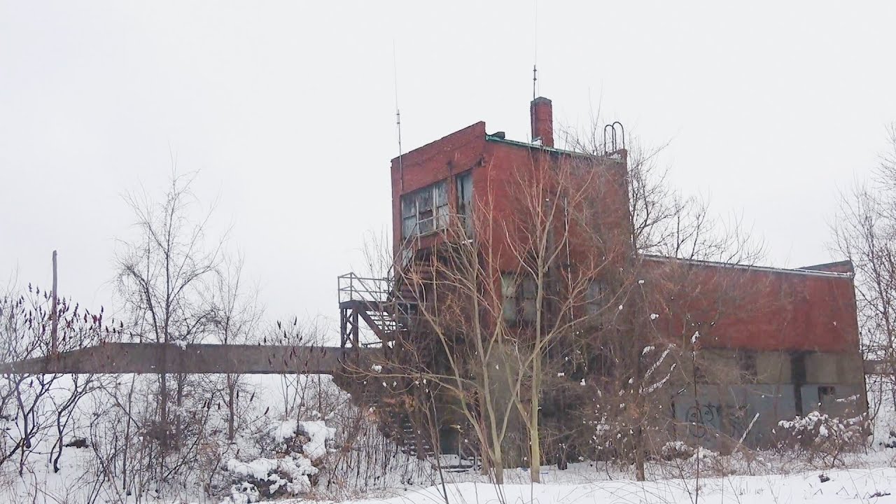 Abandoned New York Central Railroad Control Tower! Trains w Old EMD Engines! 3 Ex Conrail Engines!
