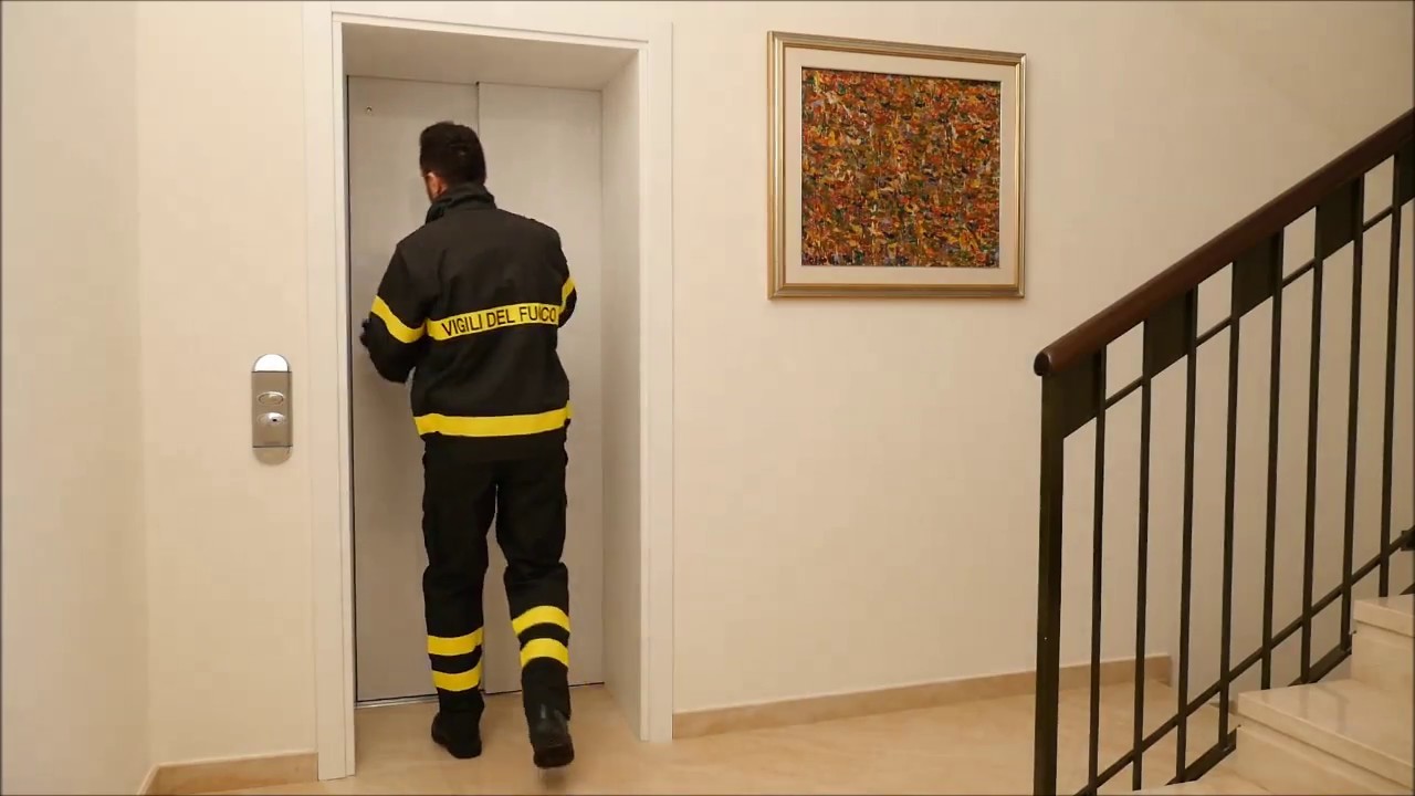 Manovra a mano per Ascensore Oleodinamico (Sala macchine in armadio)