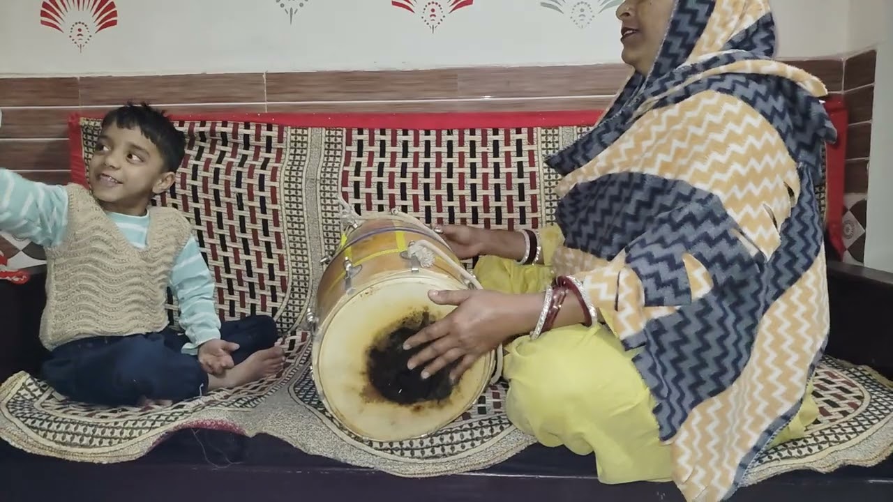 Peele Peele kapdon Mein Tu Dekha Tu Dekha Kanha Tu Dekhe Kanha ji ka bhajan